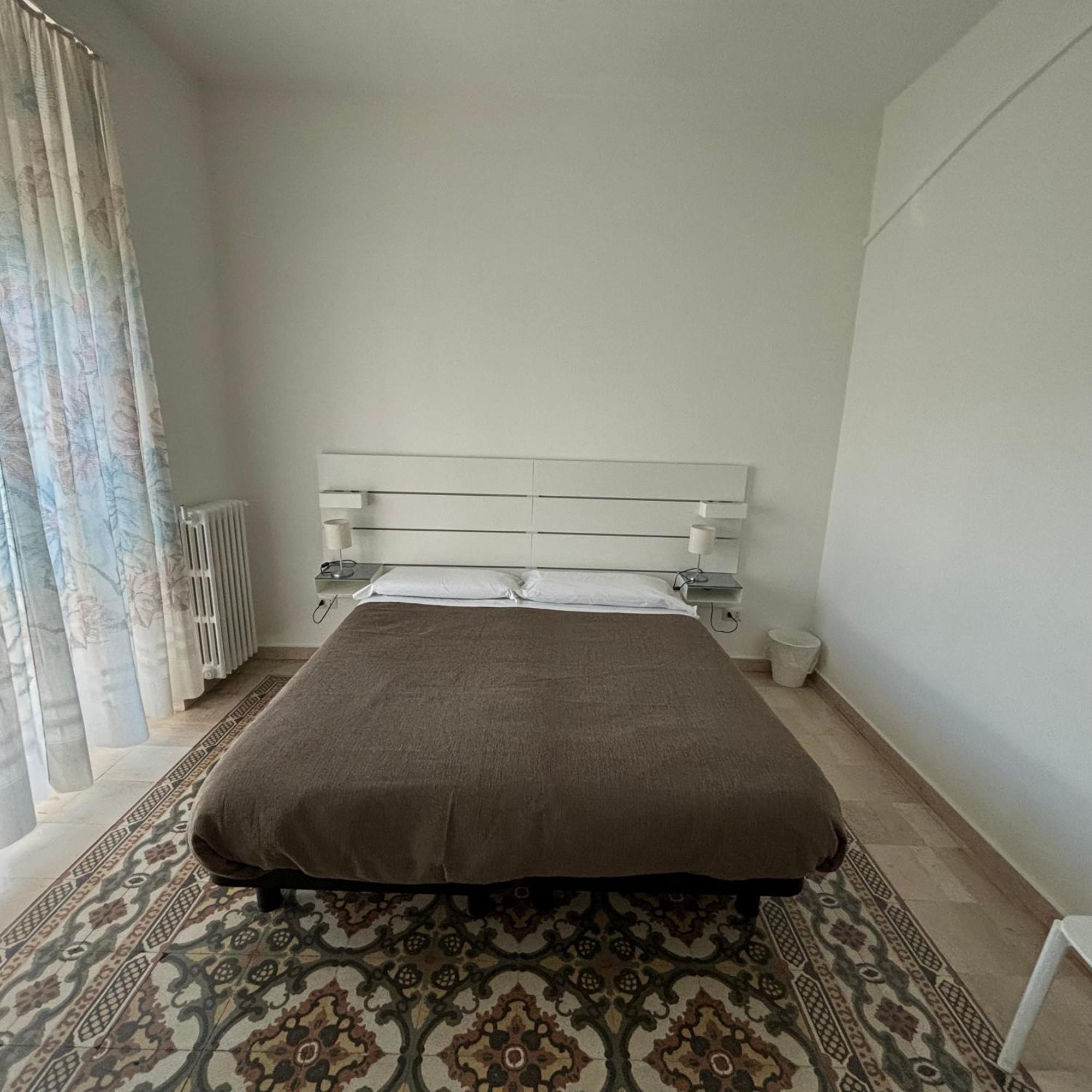 Essential Room & Parking In Centro Citta Con Parcheggio Privato E Wifi โปเตนซา ภายนอก รูปภาพ