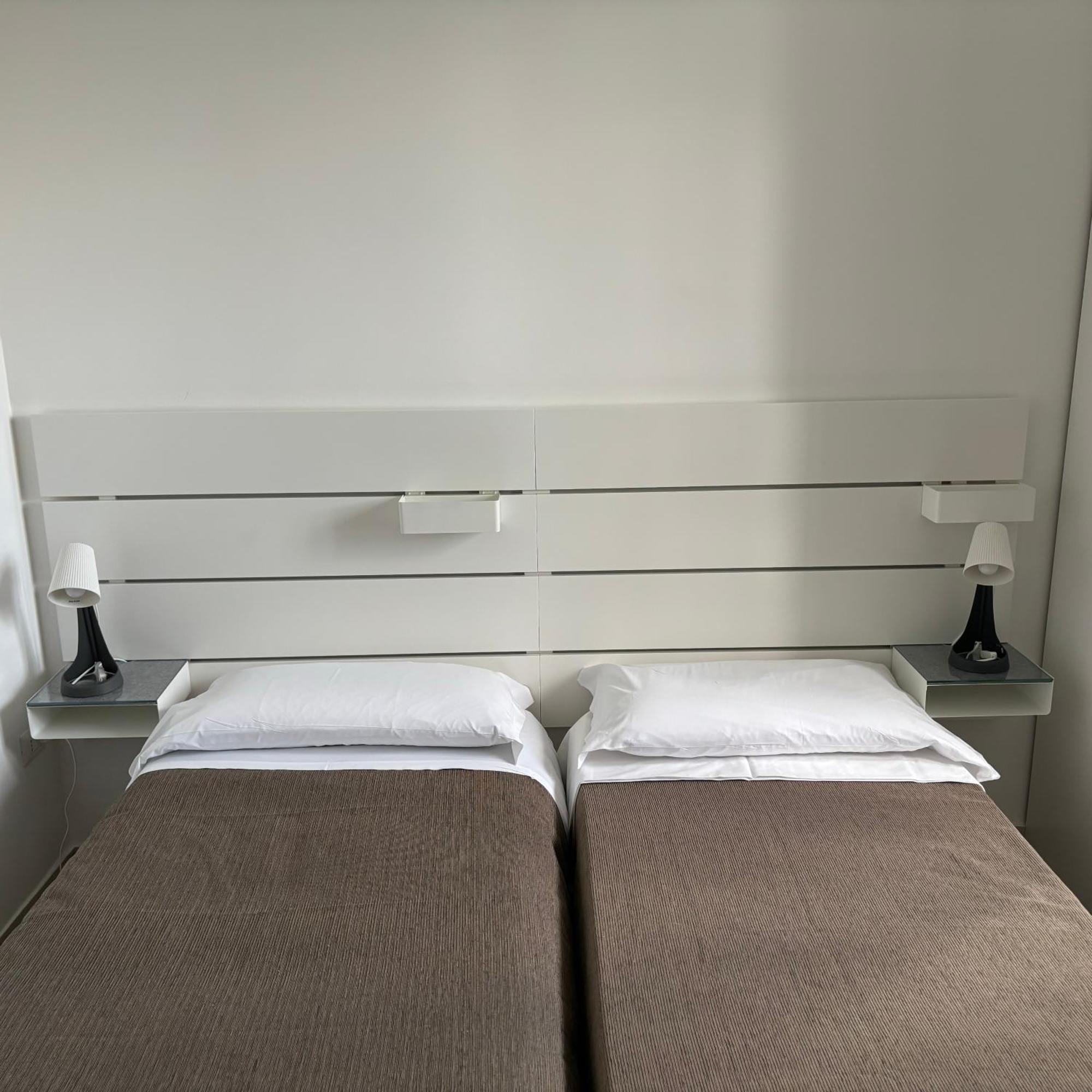 Essential Room & Parking In Centro Citta Con Parcheggio Privato E Wifi โปเตนซา ภายนอก รูปภาพ