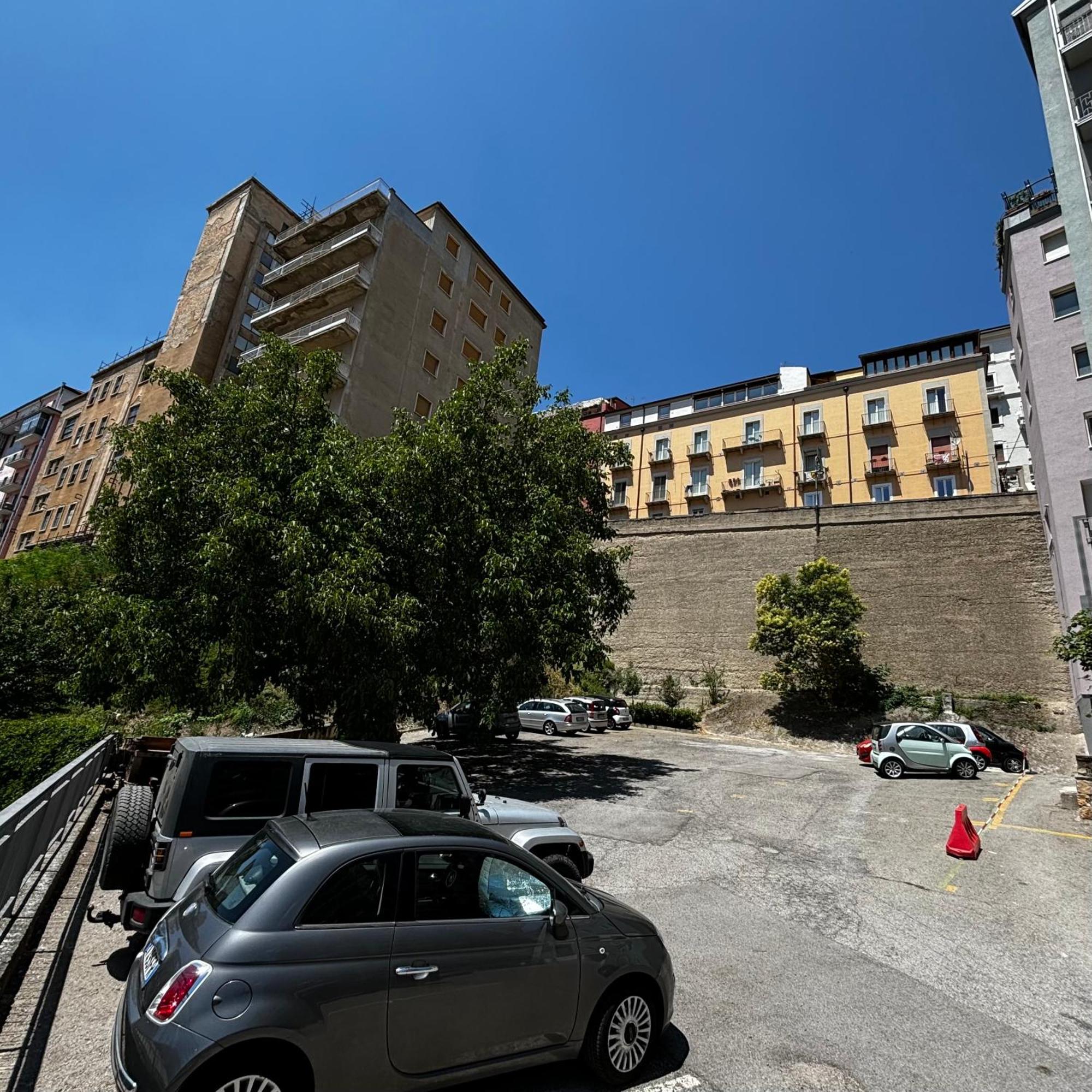 Essential Room & Parking In Centro Citta Con Parcheggio Privato E Wifi โปเตนซา ภายนอก รูปภาพ