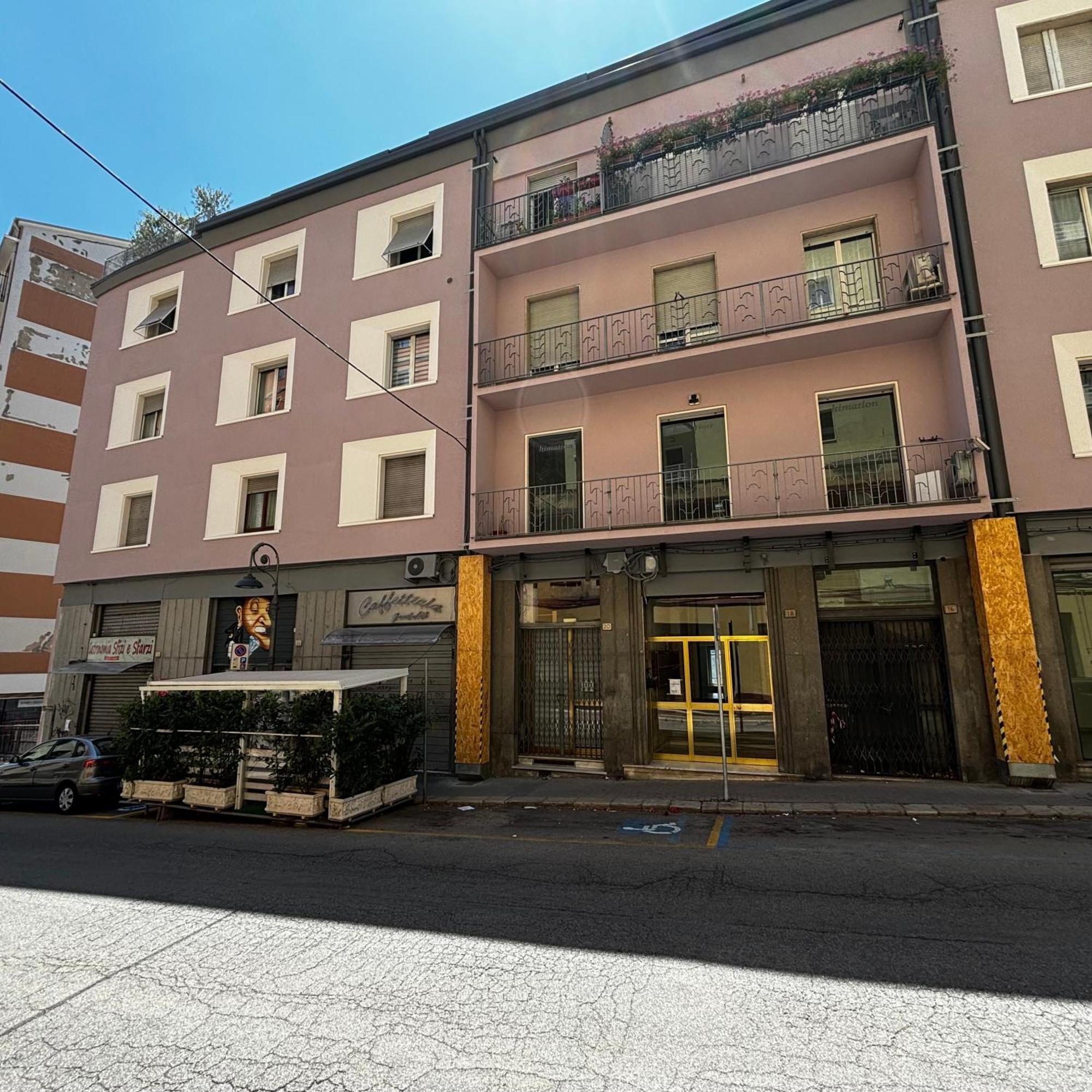 Essential Room & Parking In Centro Citta Con Parcheggio Privato E Wifi โปเตนซา ภายนอก รูปภาพ