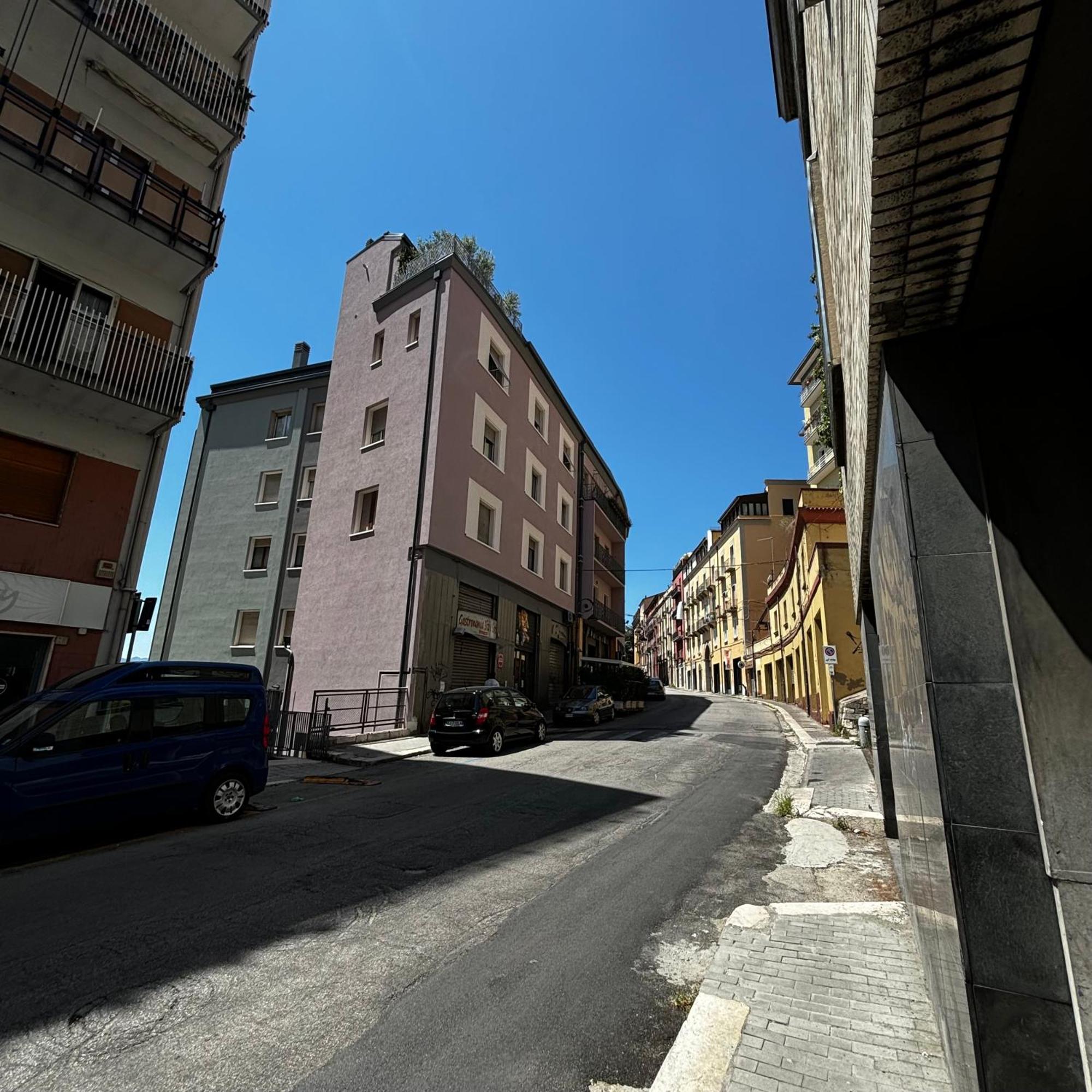 Essential Room & Parking In Centro Citta Con Parcheggio Privato E Wifi โปเตนซา ภายนอก รูปภาพ